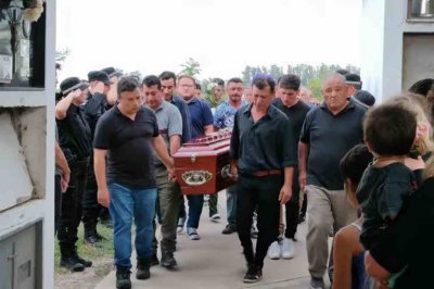 Reclamo de justicia en el entierro del policía asesinado en Margarita