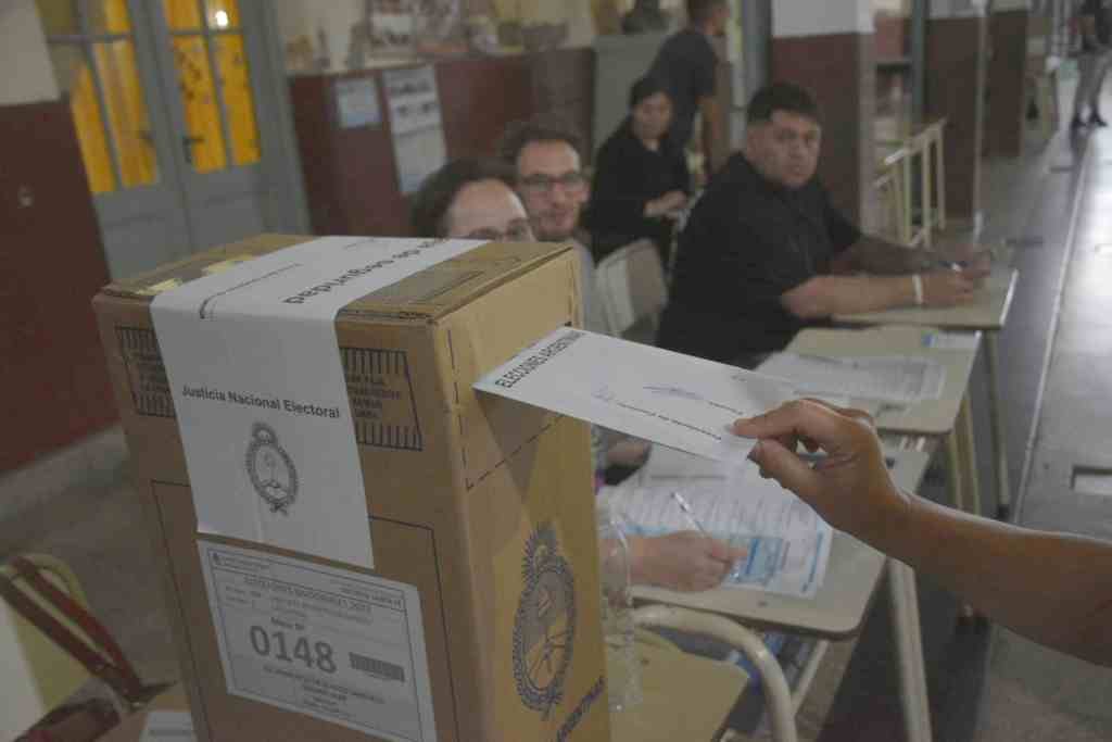 Las urnas se habilitaron a las 8. Foto:Flavio Raina.