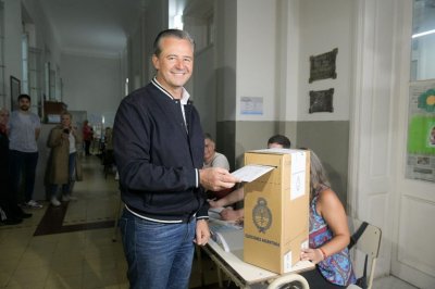 Votó el intendente de Paraná y candidato a gobernador