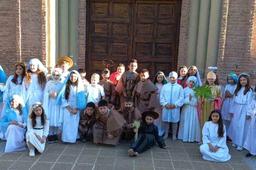 Este sábado se realizó la particular Murga de los Santos, organizada por los catequistas desde la Parroquia San Francisco de Asís de Maciel. Foto:Gentileza.