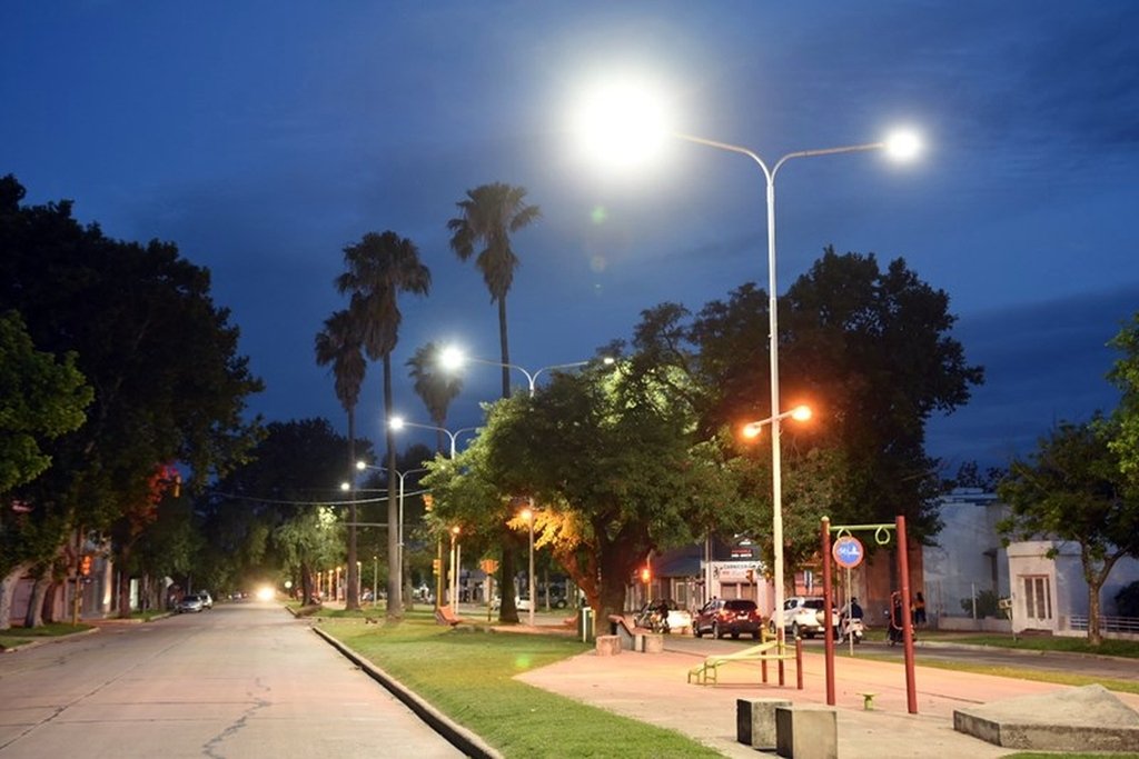 Se recorrieron los canteros de Av. Aristóbulo del Valle para apreciar el nuevo sistema de lumínico. Foto:Mun. de Rafaela