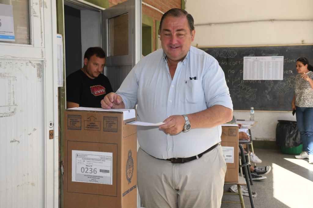 Juan Pablo Poletti emitió su voto en la escuela 264 Constituyentes. Foto:Flavio Raina.