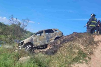 Encontraron un cuerpo dentro de un auto quemado al lado de la autopista Rosario-Córdoba Violencia interminable