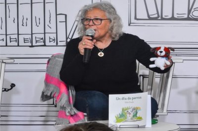 Melé Graglia presenta "Un día de perros", en la Biblioteca Popular