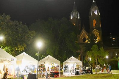 Comienza la Feria de Navidad en plaza Alvear