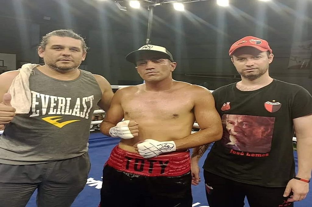 En su primera pelea como boxeador de Chino Maidana Promotions, Dimas Garateguy sumó un nuevo triunfo en su carrera. 