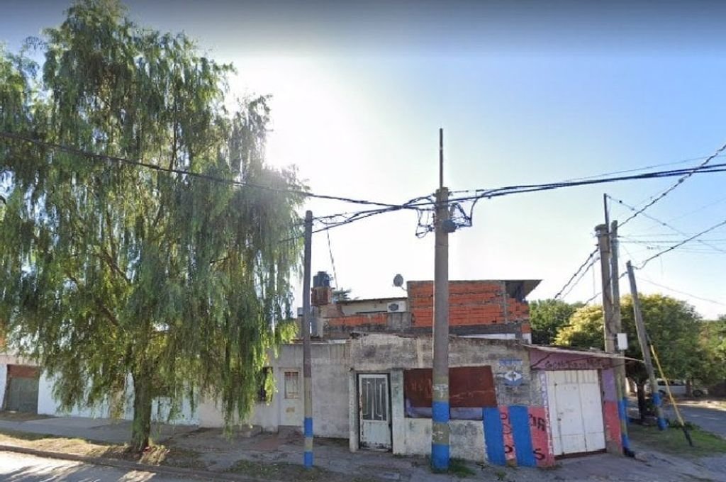 En Rosario se viene detectando que cada vez hay más columnas repletas de cableados Foto:Archivo