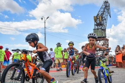 Los bajitos anticiparon la fiesta de los grandes en el triatln de La Paz