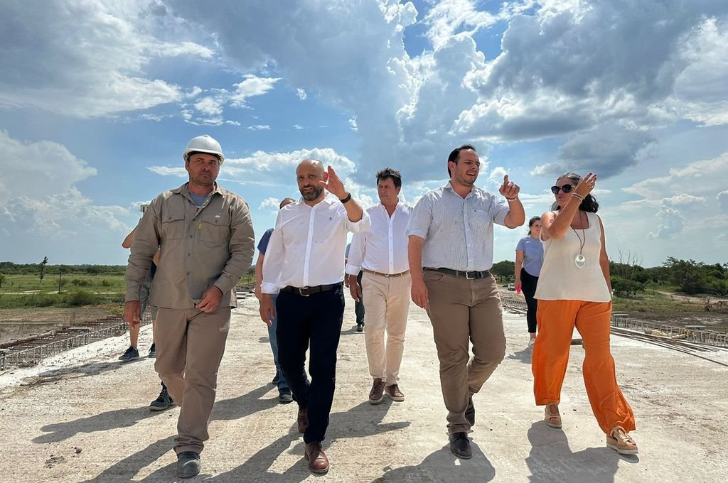 El ministro de Desarrollo Productivo, Gustavo Puccini puso en funciones al nuevo directorio del Ente Puerto Reconquista. Foto:Gentileza