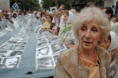 Abuelas de Plaza de Mayo enviaron una carta a la comparsa que les rinde homenaje