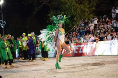 Más de 10 mil participantes en la segunda noche de carnaval