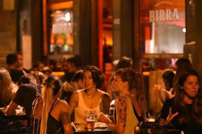 Se derrumba el consumo gastronómico en Rosario: la crisis económica llegó a una zona top de bares