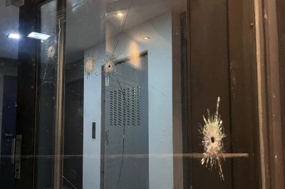 Nueve disparos contra el frente de un edificio