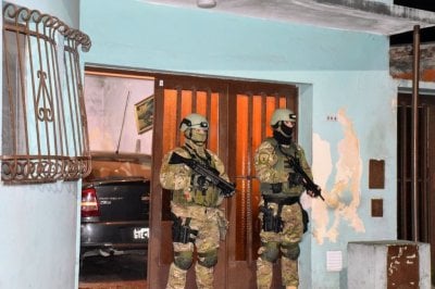 Identifican y detienen a "autores materiales" de crímenes en Rosario Tras 30 allanamientos