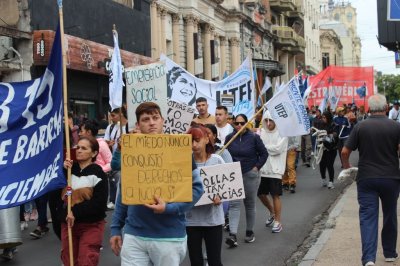 Organizaciones y sindicatos marcharon en Paran
