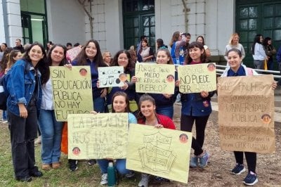 San Cristbal: abrazo solidario por la educacin pblica