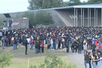 Santa Fe: ms de 2 mil estudiantes prometieron lealtad a la Constitucin Nacional