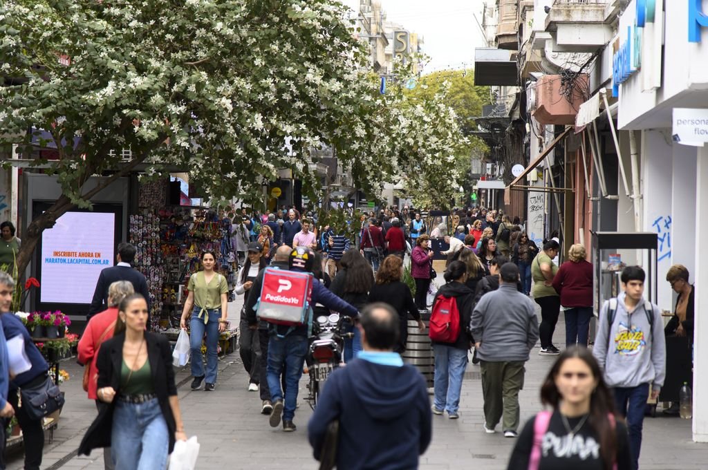 En los comercios de los barrios de Rosario la cada en el consumo preocupa