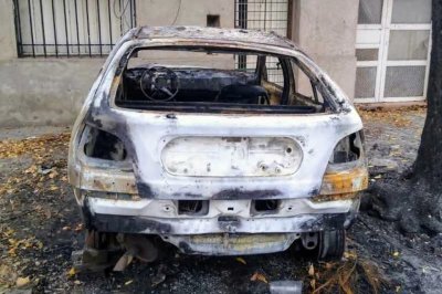Autos incendiados y notas amenazantes en Rosario - Ya han sido incendiados al menos 20 vehculos que estaban estacionados en distintas calles de la ciudad en las ltimas dos semanas. - 