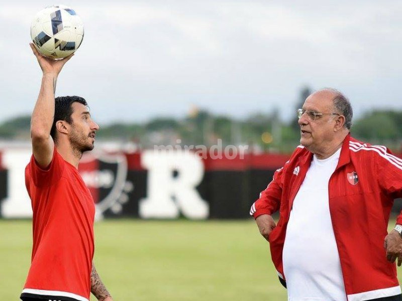 El plantel de NOB levantó el paro