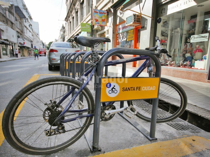 Santa Fe: se instalan estacionamientos de bicicletas