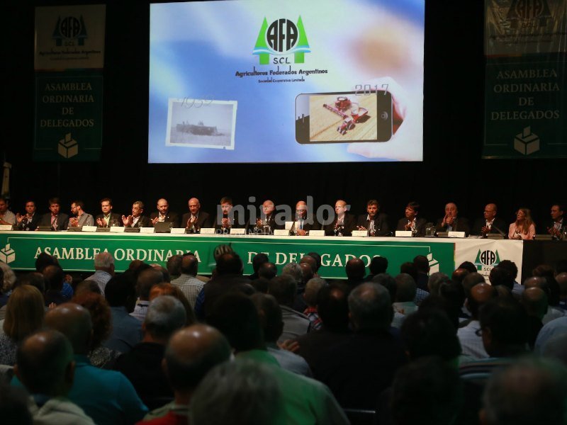 El gobernador asistió a la asamblea de AFA