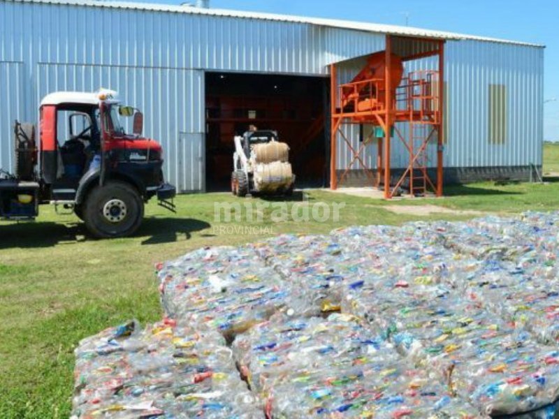 VT: cargadora nueva en la planta de tratamiento de residuos