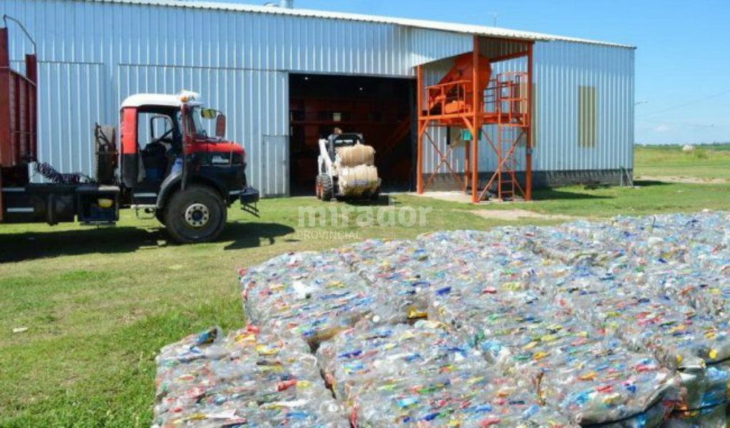 VT: cargadora nueva en la planta de tratamiento de residuos