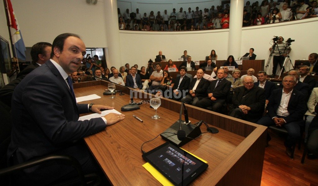 Corral, ‘mimos’ políticos a Nación y anuncios de cara al juego electoral