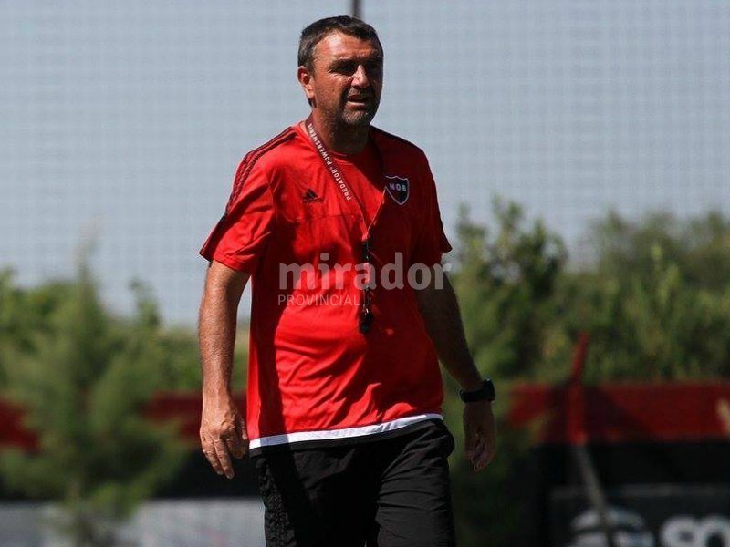 Newell’s visita a Defensa y Justicia en la reanudación