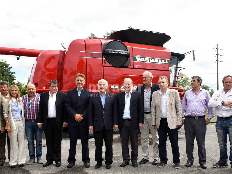 El gobernador visitó la fábrica de Vassalli