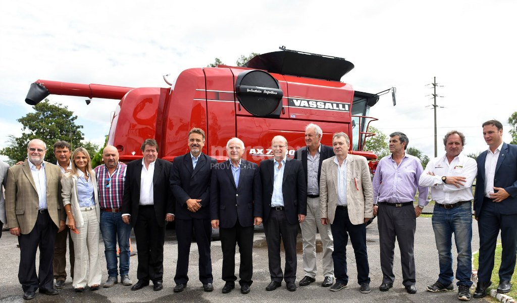 El gobernador visitó la fábrica de Vassalli
