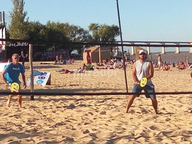 Rosario: beach tennis en La Florida
