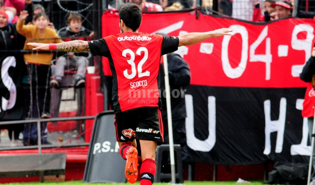 Newell’s ganó y se mantiene en la lucha