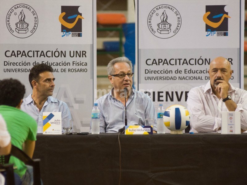 Julio Velasco: ‘Tenemos que hacer jugar a todos al voley’