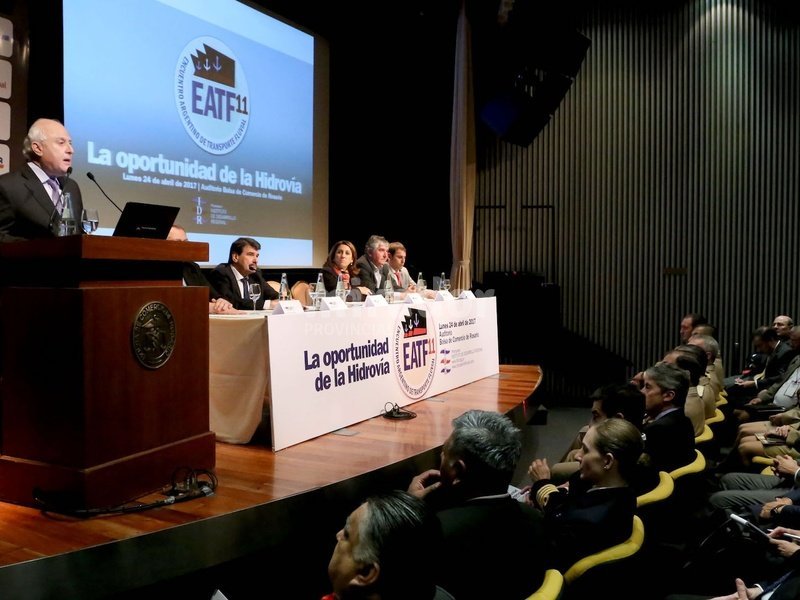El río Paraná como una gran autopista de intercambio de bienes y servicios