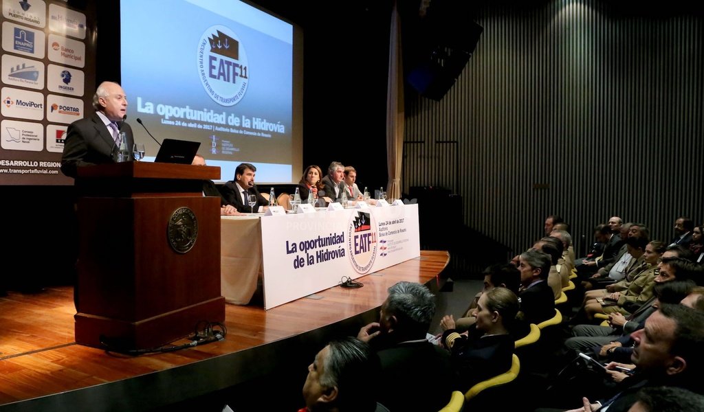 El río Paraná como una gran autopista de intercambio de bienes y servicios