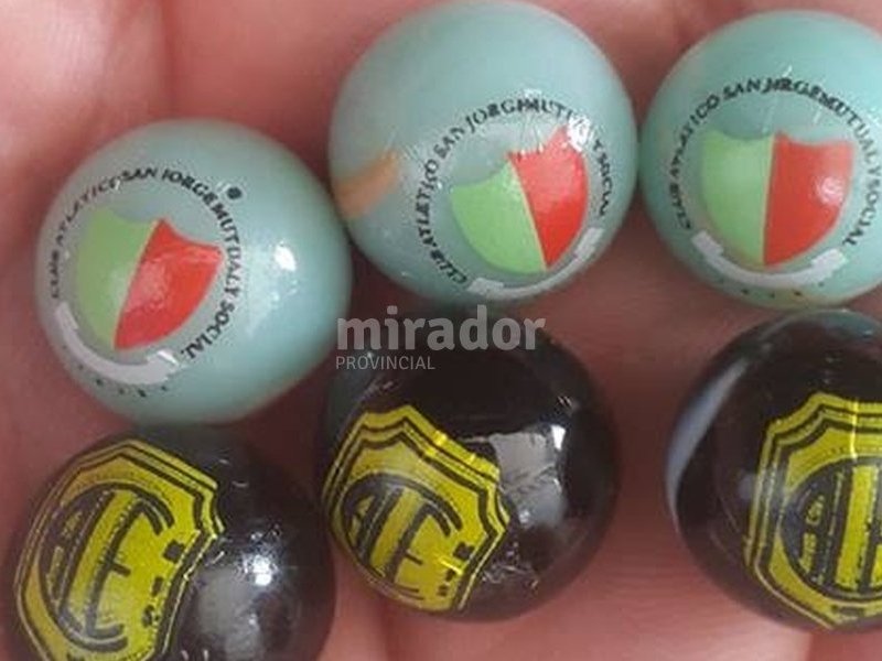 La única fábrica de bolitas de Sudamérica sigue rodando