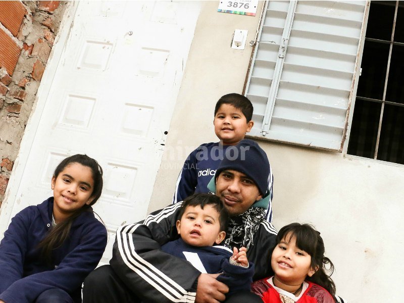 Rosario: vecinos de barrio Polledo recibieron la numeración para sus viviendas
