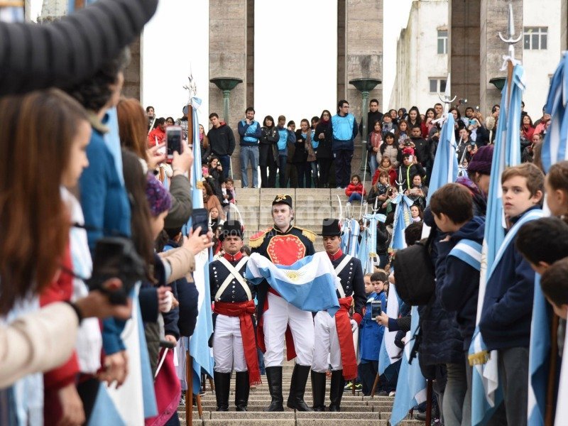 Comenzaron las promesas de lealtad a la bandera