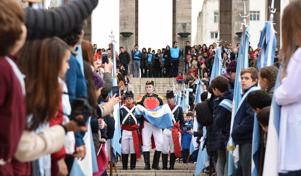 Comenzaron las promesas de lealtad a la bandera