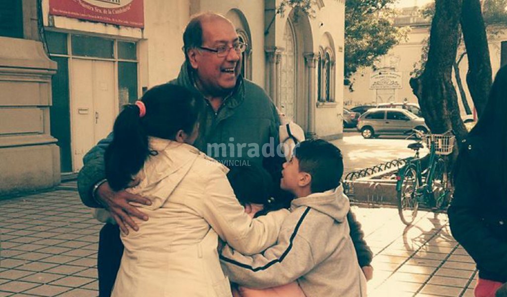 Los chicos del hogarcito repartieron abrazos