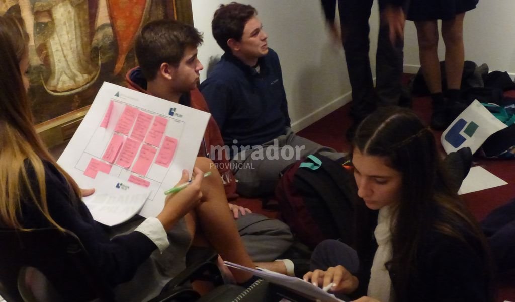 Estudiantes y Bauen Pilay piensan soluciones sobre educación y nuevas tecnologías