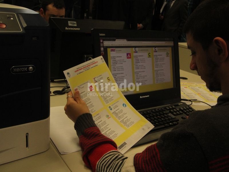 Escrutinio con tablet y celulares en San José del Rincón y Roldán