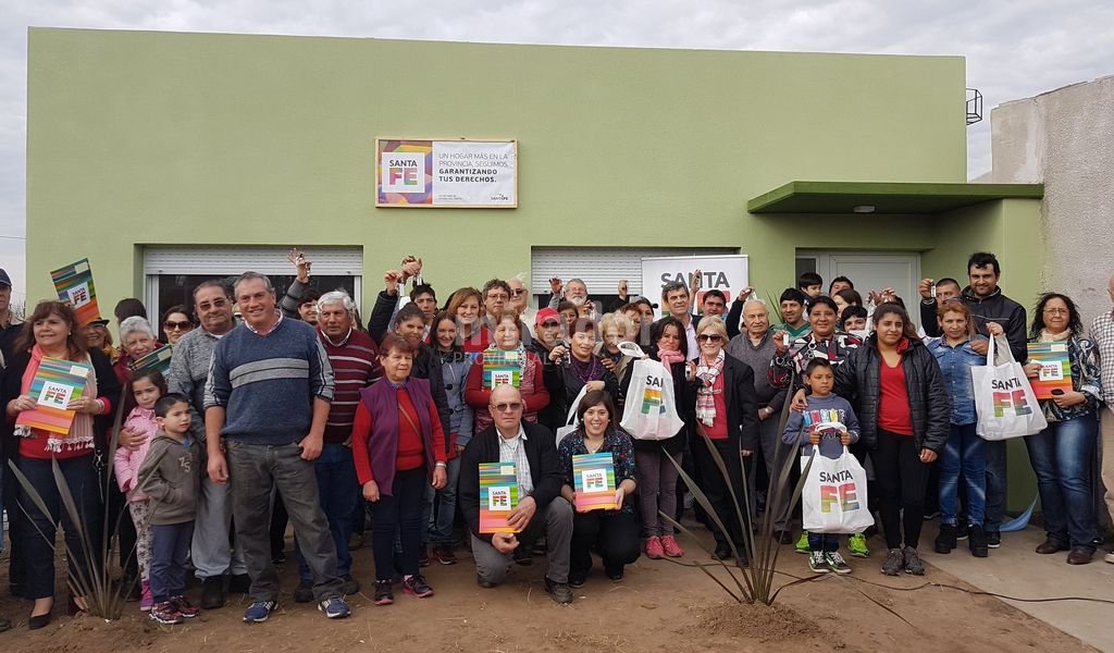 Teodelina: la Provincia entregó viviendas y escrituras