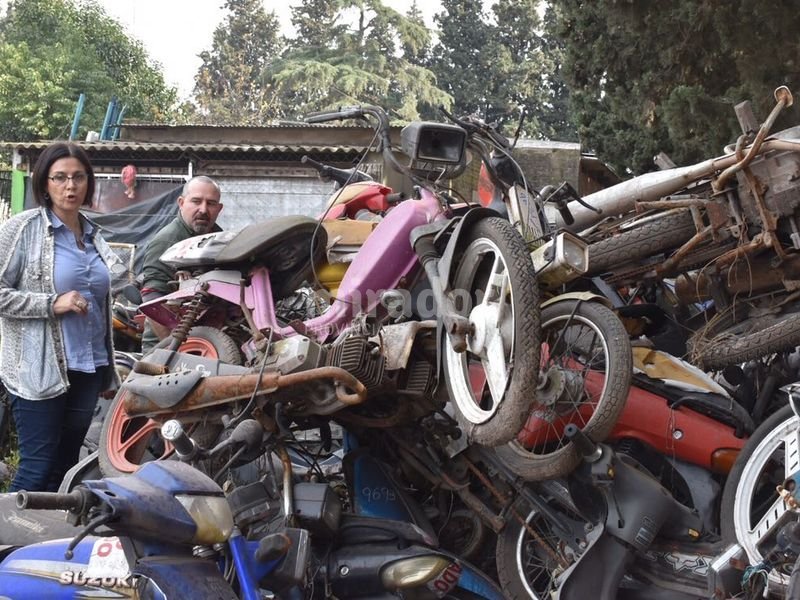 Compactación de 450 vehículos del corralón municipal