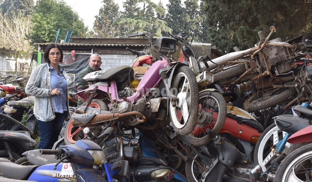 Compactación de 450 vehículos del corralón municipal