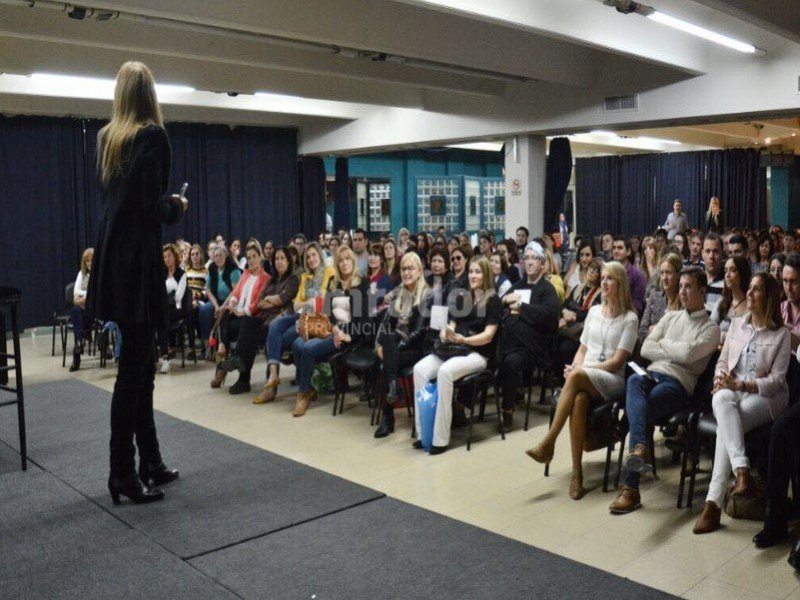 Unas 500 mujeres dijeron presente en la charla sobre inteligencia emocional