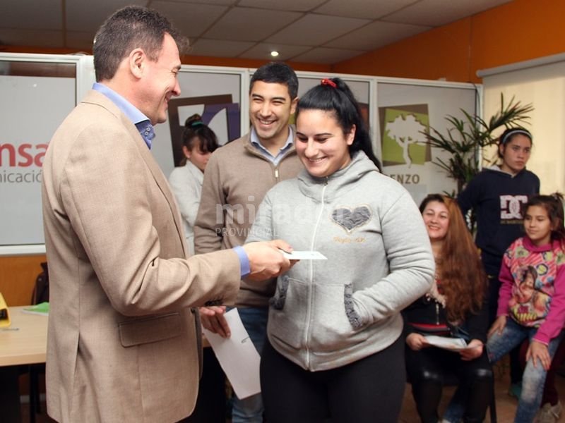 San Lorenzo: becas a jóvenes que volvieron a la escuela