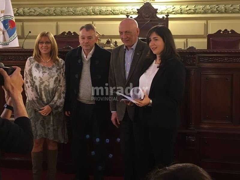 Distinciones a médicos y a mejor promedio de la UNR
